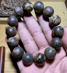 Vật Phẩm Trầm Hương 16mm – Philippines