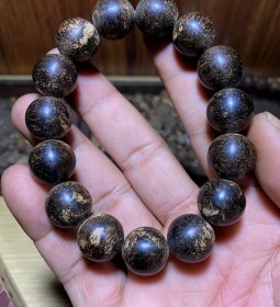 Vật Phẩm Trầm Hương 14mm Chìm – Indonesia