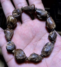 Vật Phẩm Trầm Hương Đốt Thô Mắt Tử chìm – Philippines