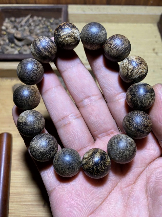 Vật Phẩm Trầm Hương 16mm – Philippines