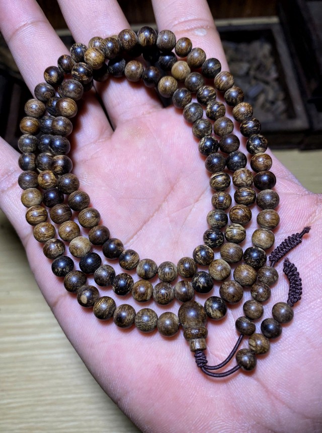 Vật phẩm Trầm Hương Bông 108 hạt 6mm chìm – Tarakan, Indonesia