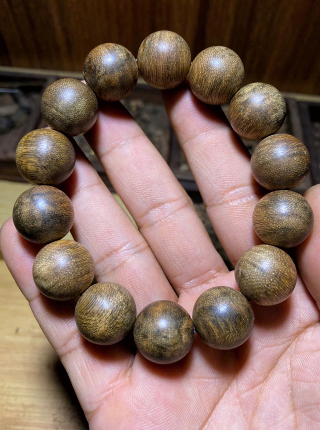 Vòng Trầm Hương 16mm Banh Đỏ – Banh Dầu – Malaysia